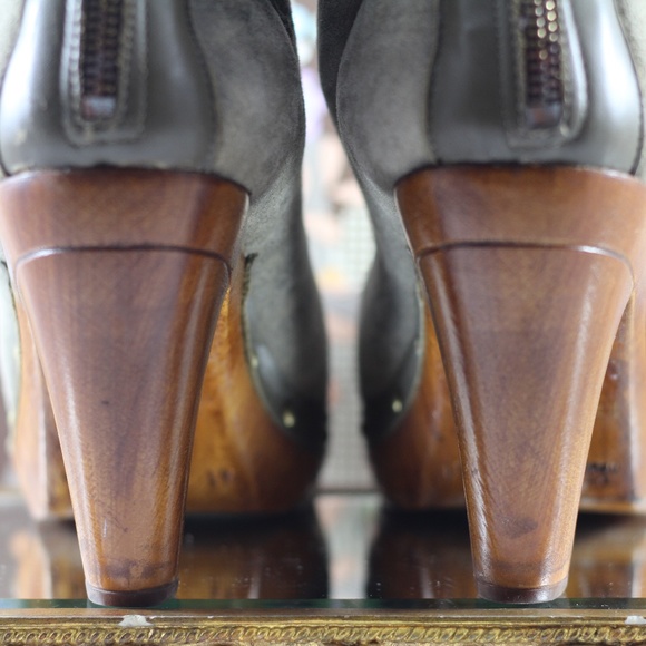 Shearling Boots. Wood Heel - Picture 11 of 16